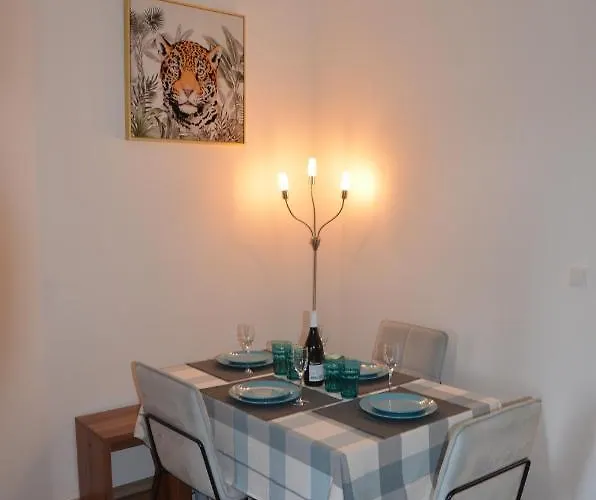 Vega - Free Parking - Self Checkin *